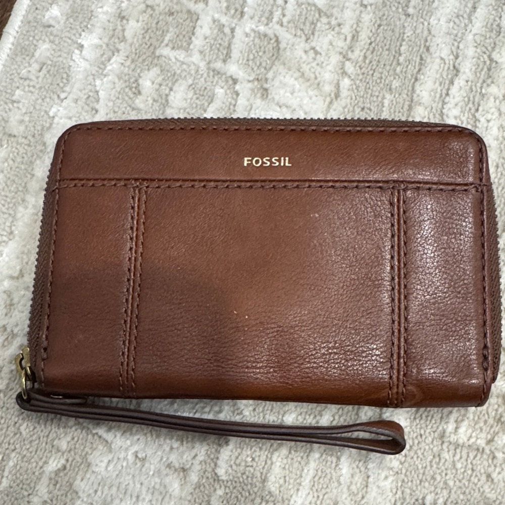 Fossil Rich Brown Leather Wristlet